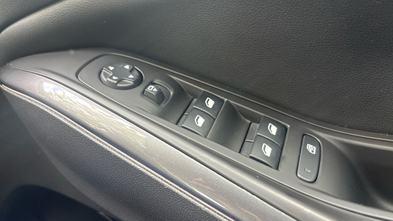Vauxhall Grandland X 1.6 Hybrid4 300 Business Ed Nav Premium 5dr Auto Hatchback
